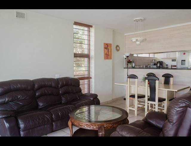 3 BEDROOM TOWNHOUSE FOR SALE IN SCOTTBURGH CENTRAL